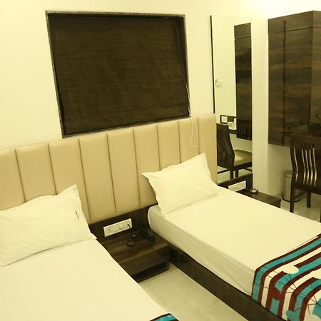 Hotel Magnum Airport T-2 ムンバイ エクステリア 写真