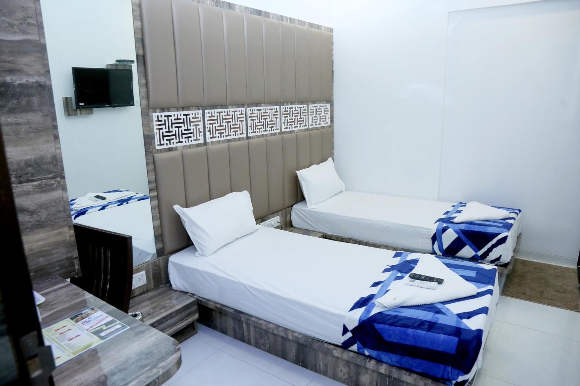 Hotel Magnum Airport T-2 ムンバイ エクステリア 写真