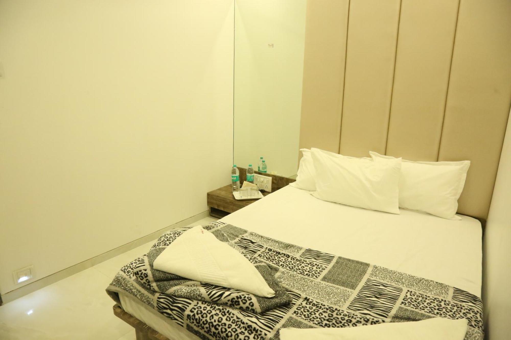 Hotel Magnum Airport T-2 ムンバイ エクステリア 写真