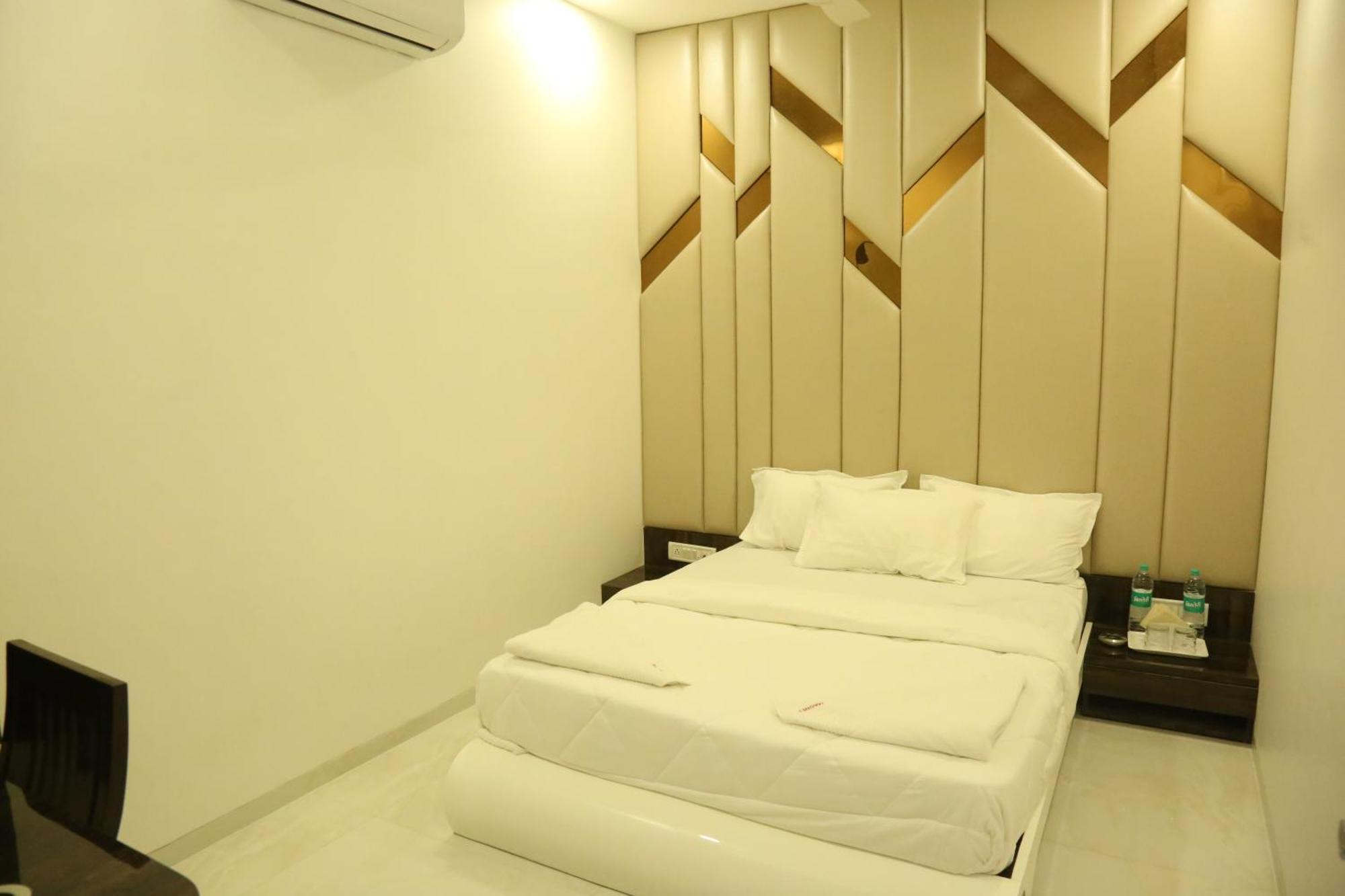 Hotel Magnum Airport T-2 ムンバイ エクステリア 写真